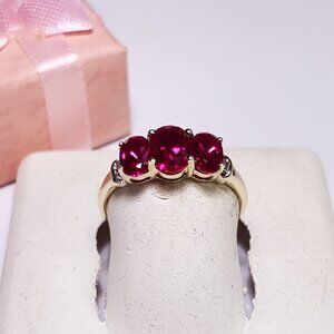 Estate 1.65ctw Oval Lab Created Ruby & Natural Diamond 3 stone 10Kt YG Ring20953